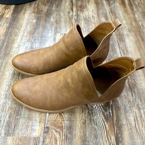 Size 10 booties - Universal Thread